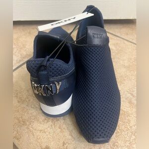 New with Tag DKNY women’s Dark Blue slip on wedges stretch Sneakers size 8
